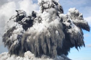 Une éruption volcanique sous-marine au large des Tonga en 2009.