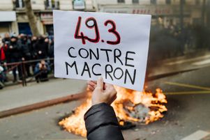 Manifestation contre la réforme des retraites et l’usage du 49.3 le 28 mars à Paris. 