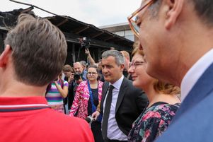 Le ministre de l’intérieur lors de sa visite le 29 juin à l’école Sainte-Clotilde de Tourcoing, incendiée lors des émeutes.