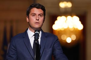 Le premier ministre Gabriel Attal fait une déclaration à l’hôtel Matignon après l’annonce des résultats du 1er tour des législatives donnant le RN largement en tête, le 30 juin 2024 à Paris.