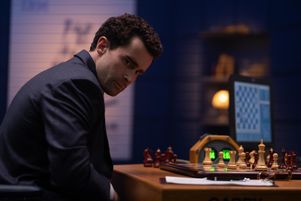 Christian Cooke (Garry Kasparov) dans cette fiction récompensée au festival Séries Mania 2024