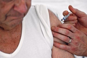 La Haute Autorité de santé a recommandé, mardi 28 janvier 2025, que tous les Français de plus de 65 ans se fassent vacciner.