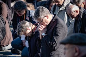 Éric de Moulins-Beaufort et Véronique Margron, en novembre 2021 à Lourdes. Le mandat du président de la Conférence des évêques de France, marqué par la reconnaissance des violences sexuelles commises au sein de l’Église, touche à sa fin.
