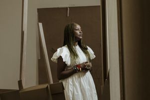 Koyo Kouoh, qui dirigeait le plus grand musée d’art contemporain d’Afrique et qui aurait été la première femme africaine à diriger la Biennale de Venise, est décédée le 10 mai 2025, a annoncé le musée Zeitz MOCAA. Elle était née en 1967.